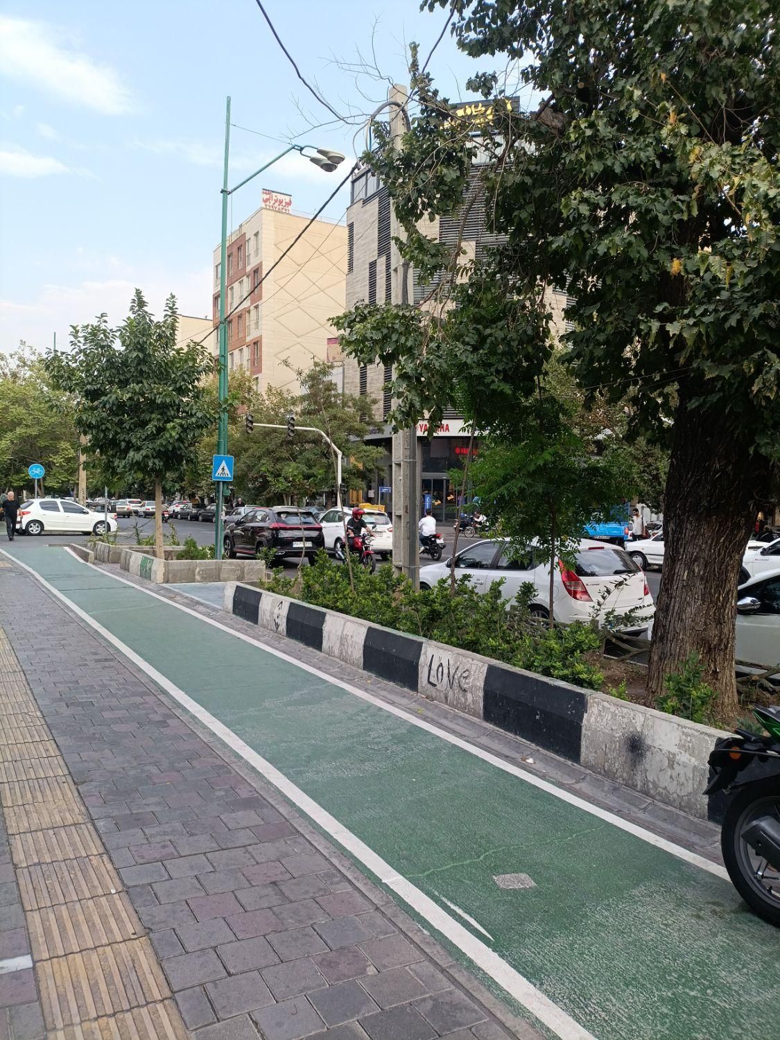۸۰متر کف ۸۰متر بالکن بر خیابان ولیعصر|اجارهٔ مغازه و غرفه|تهران, یوسف‌آباد|دیوار