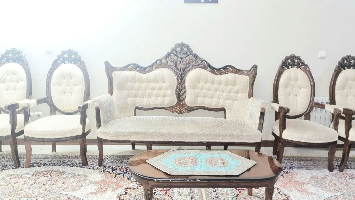 مبل ۹ نفره چوب گردو|مبلمان خانگی و میز عسلی|اصفهان, شهرک امام خمینی|دیوار