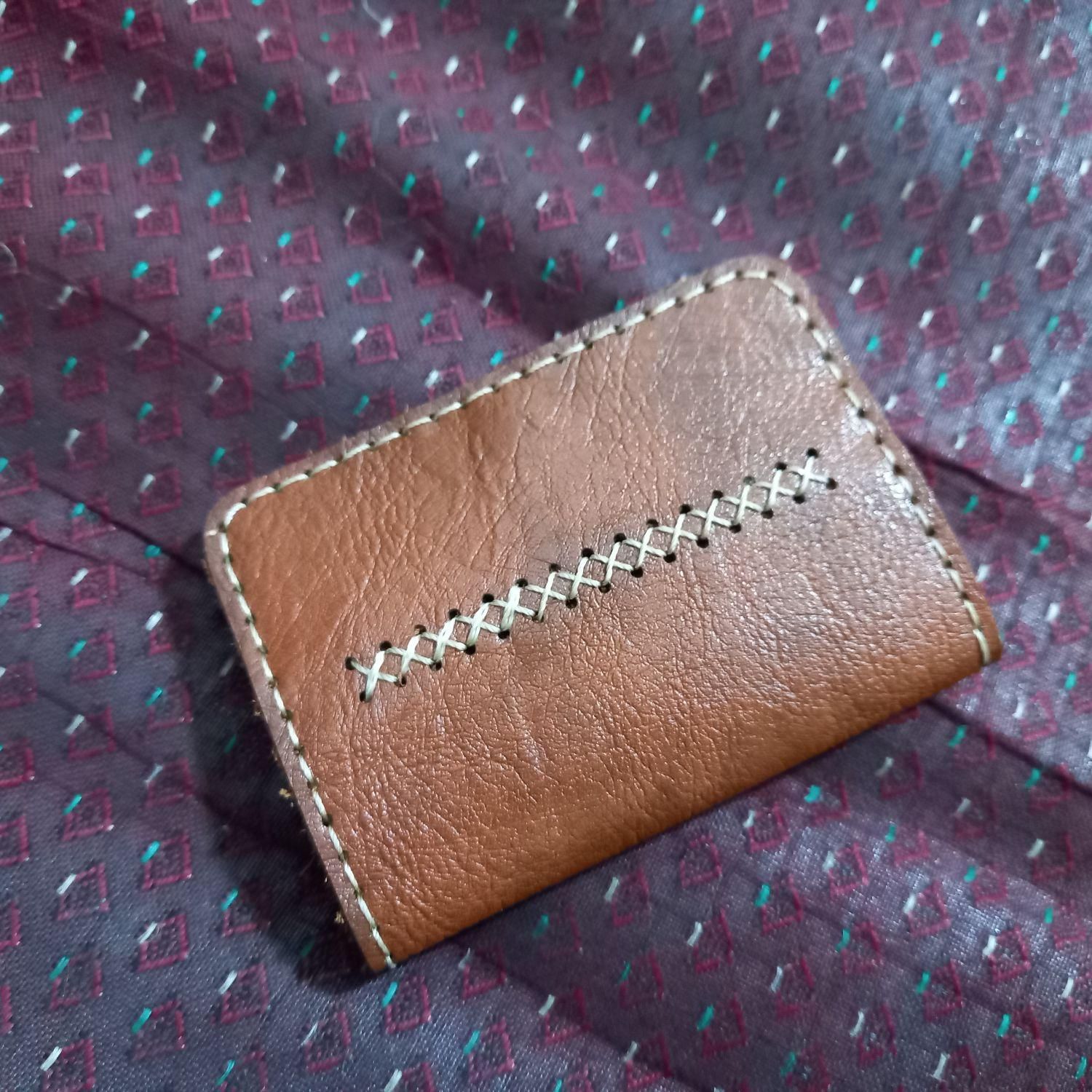 یک عدد کیف پول|کیف، کفش، کمربند|اقبالیه, |دیوار