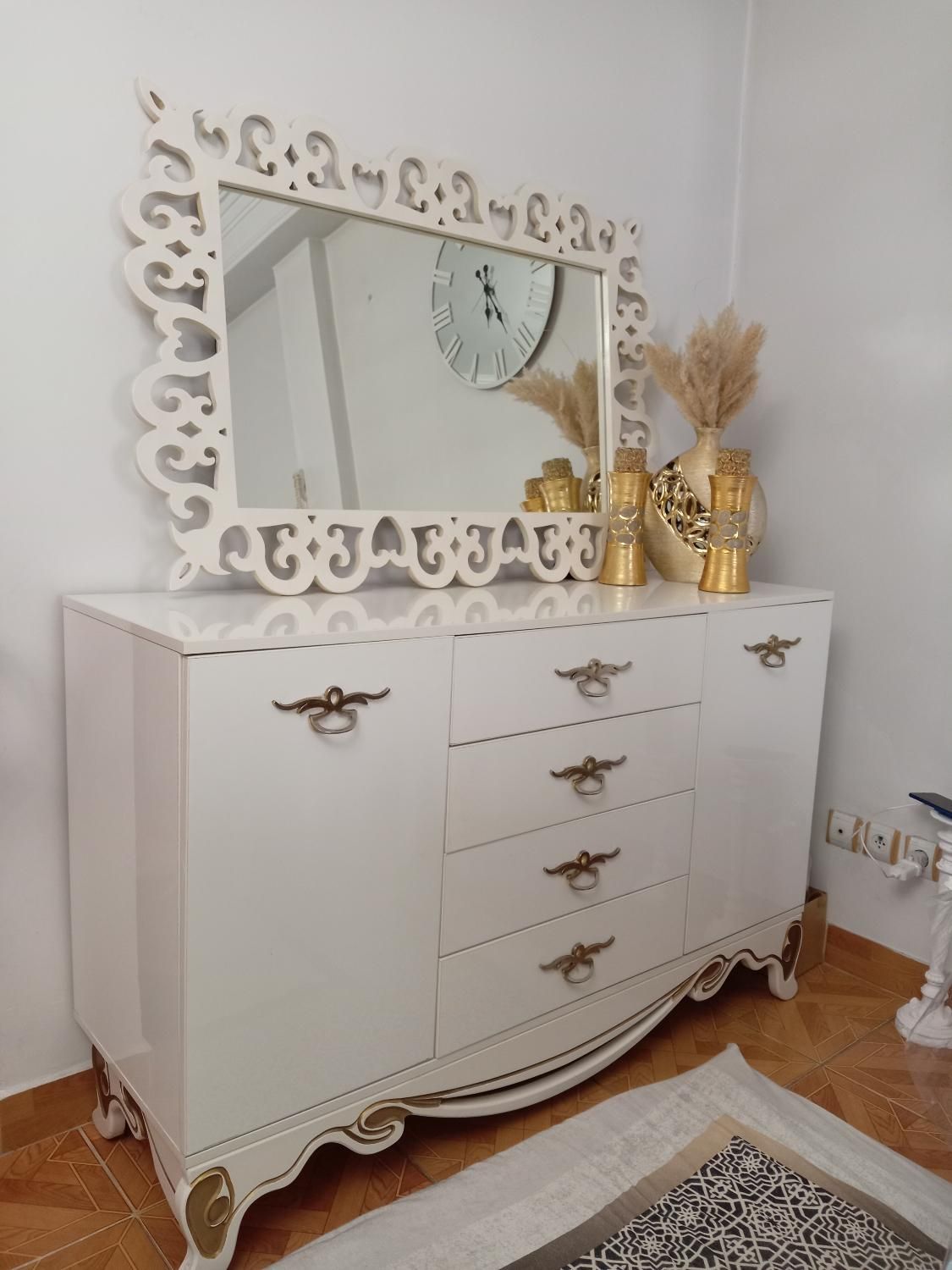 آینه و کنسول سفید طلایی|بوفه، ویترین، کنسول|ری, منصوریه منگل|دیوار