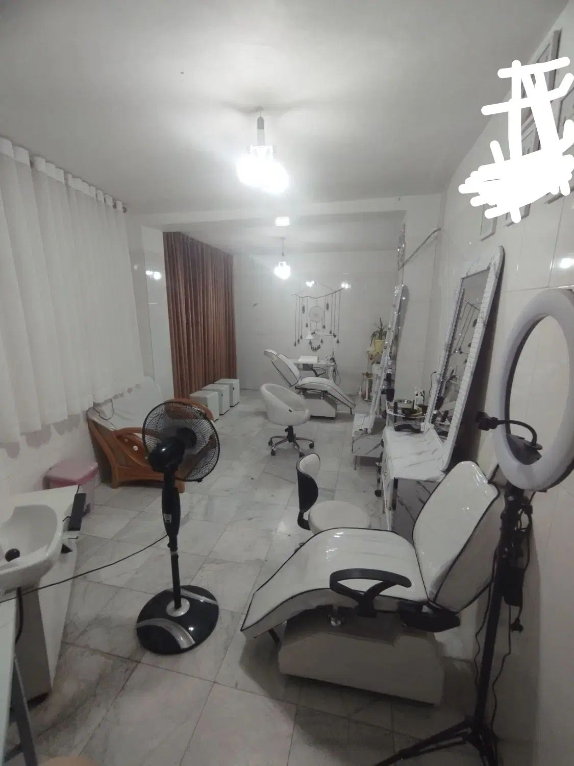 فروش کلیه وسایل ارایشگاه تکی فروحته نمیشه|آرایشگاه و سالن‌های زیبایی|اسفراین, |دیوار