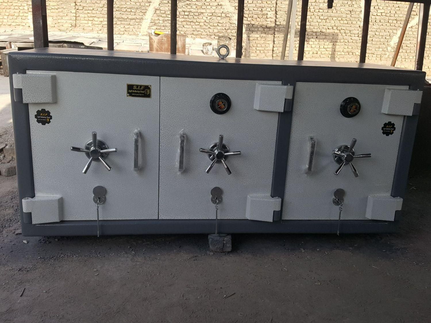 گاوصندوق فقط کاوه و زیر ویترینی نو و اکبند|ابزارآلات|کرمان, |دیوار