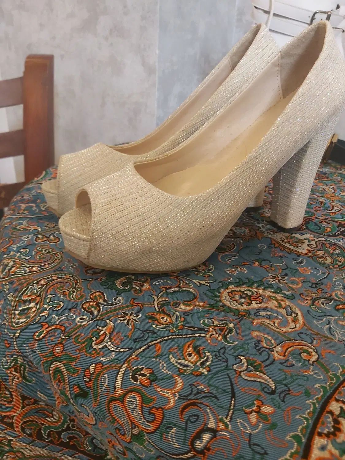 کفش مجلسی|کیف، کفش، کمربند|رشت, پیرکلاچای|دیوار