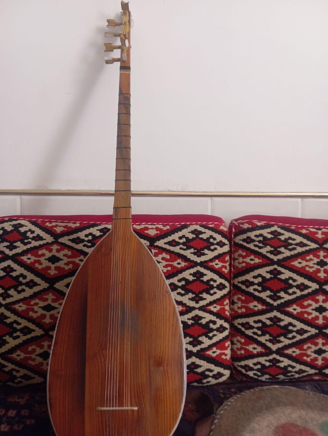 چوگور|سازهای سنتی|قم, بنیاد|دیوار