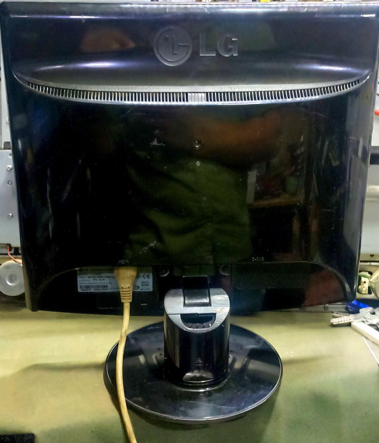 مانیتور اقتصادی با ضمانت - ۱۵ و ۱۷ و ۱۹ اینچ|قطعات و لوازم جانبی رایانه|فردیس, شهرک ۱۱۰|دیوار