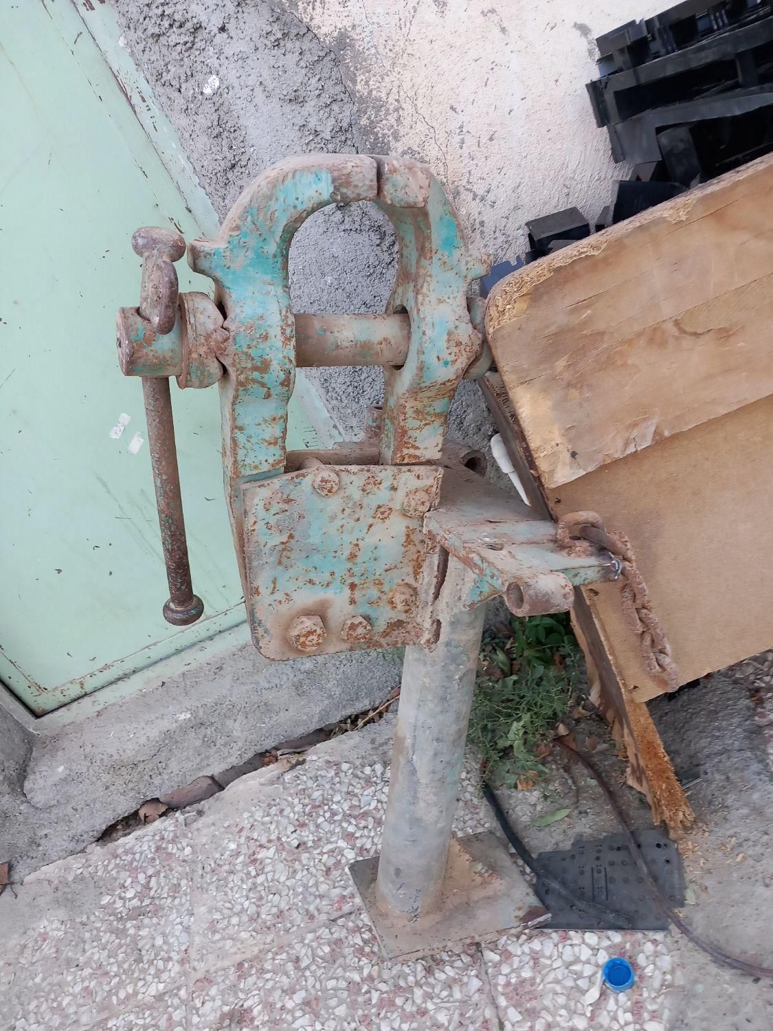 گیره آهنگری|ابزارآلات|ملارد, |دیوار