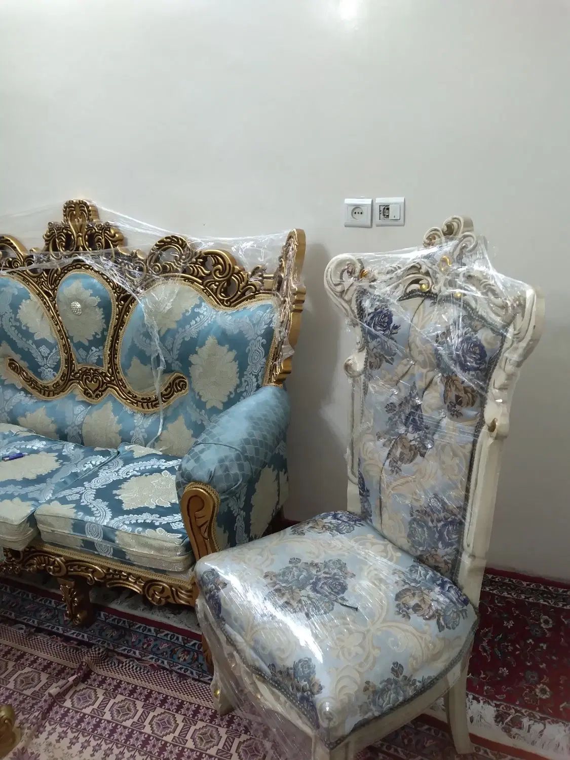 مبلمان کلاسیک بهمراه میز جلو مبلی|مبلمان خانگی و میز عسلی|تهران, آذری|دیوار
