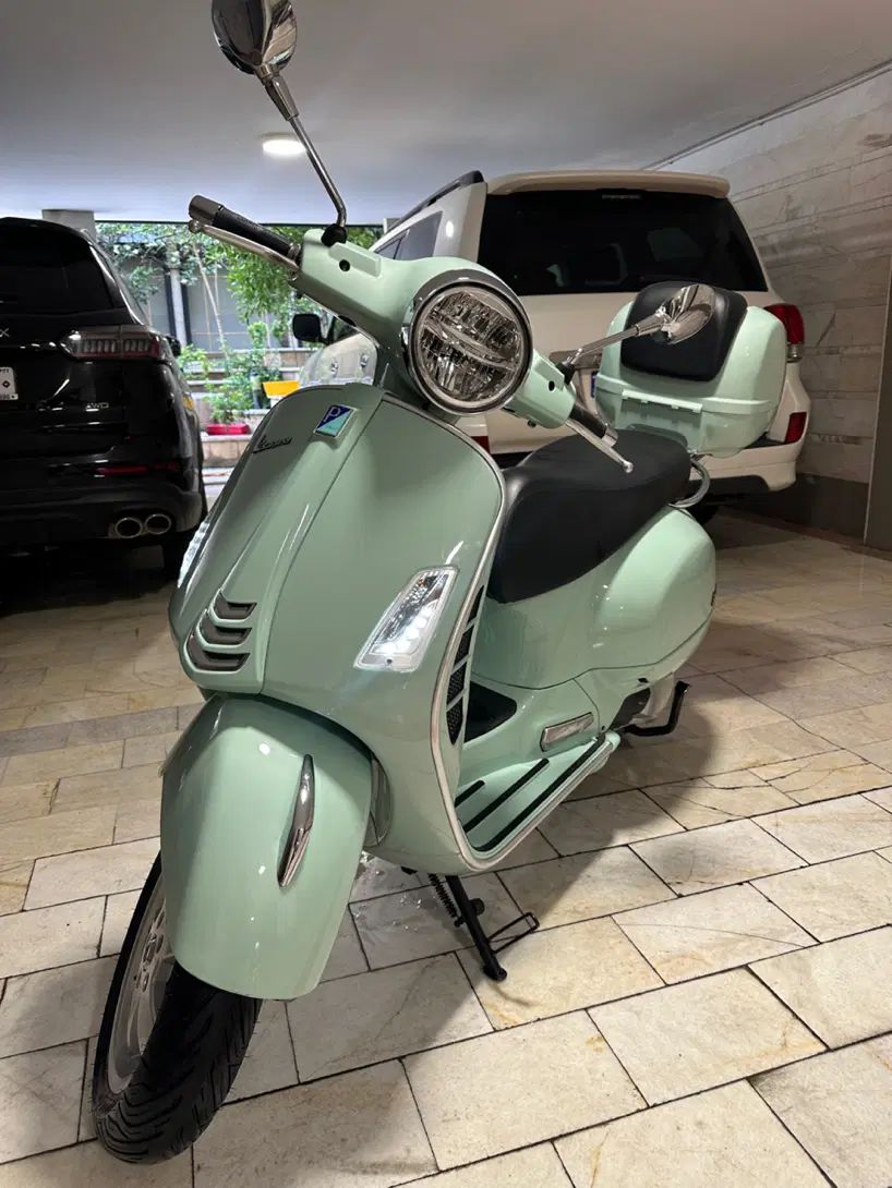 Vespa gts hpe|موتورسیکلت|تهران, پاسداران|دیوار