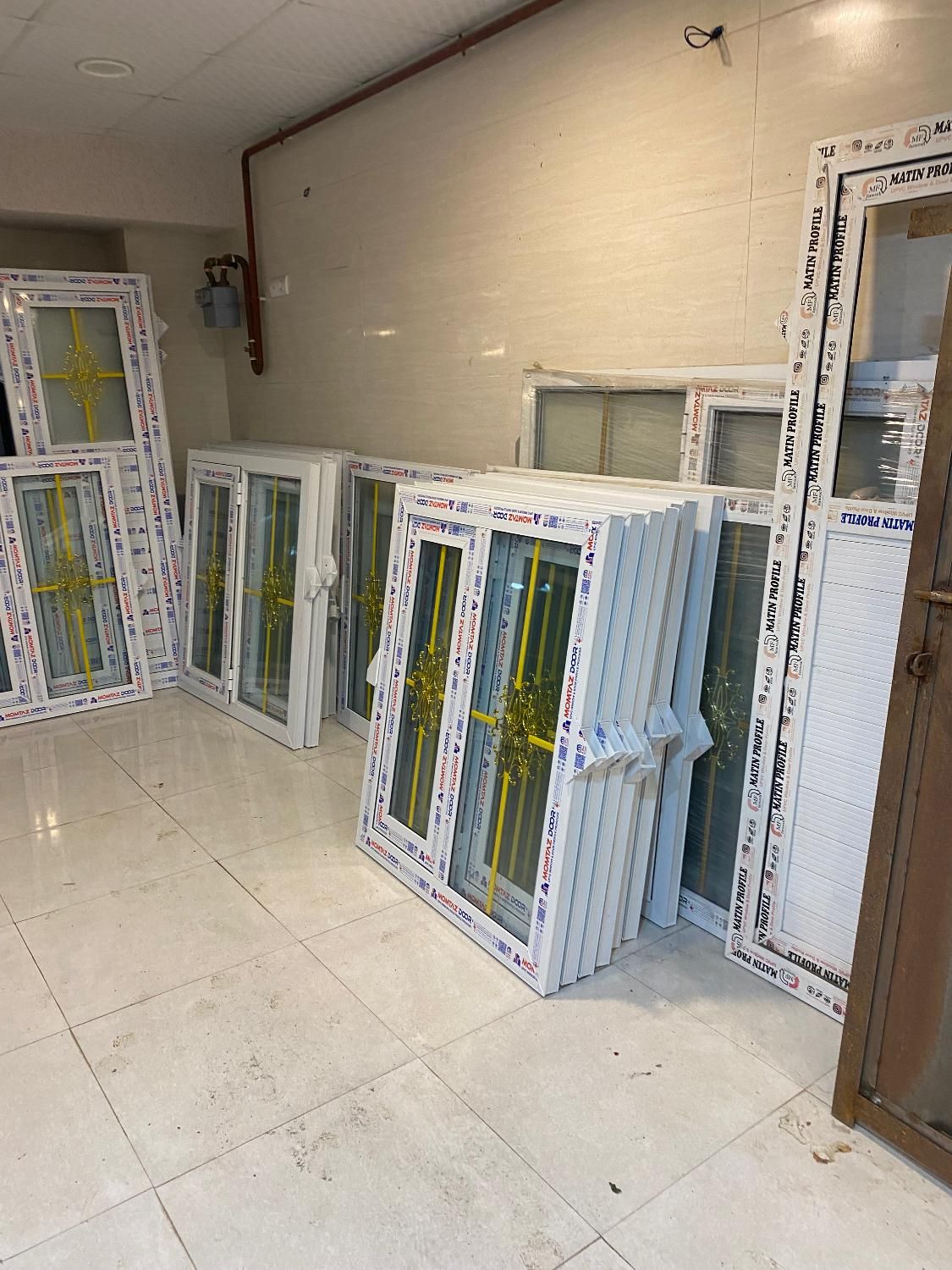 انواع درب پنجره دوجداره درب نفرو و ماشین رو|مصالح و تجهیزات ساختمان|لاهیجان, یوسف آباد|دیوار