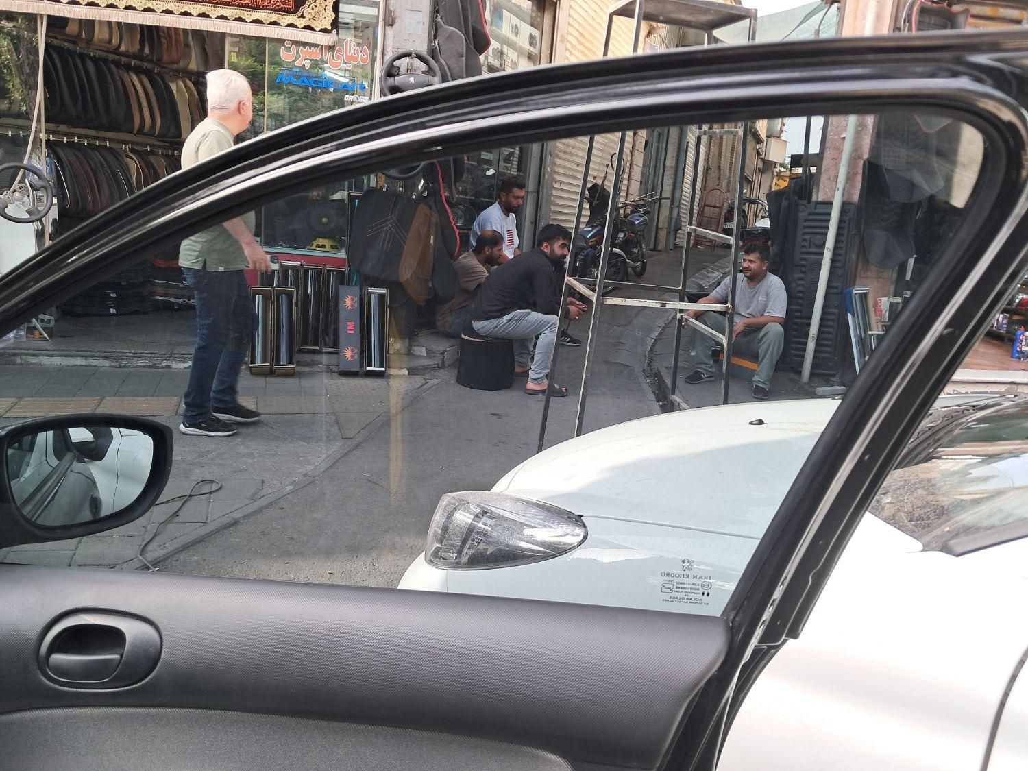 نصب شیشه دودی و UVشیشه جلو|خدمات موتور و ماشین|تهران, بهارستان|دیوار