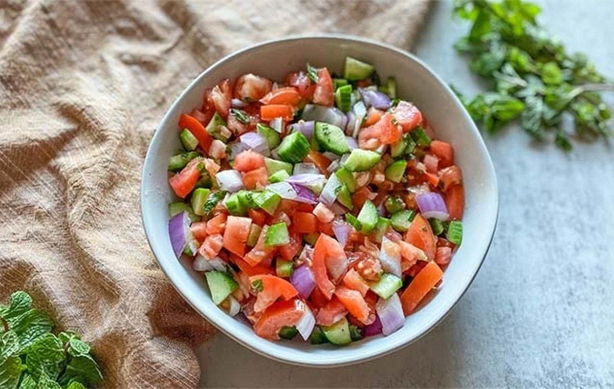 آماده سازی سالاد شیرازی و تایپ انجام می دهم.|خوردنی و آشامیدنی|تهران, جی|دیوار