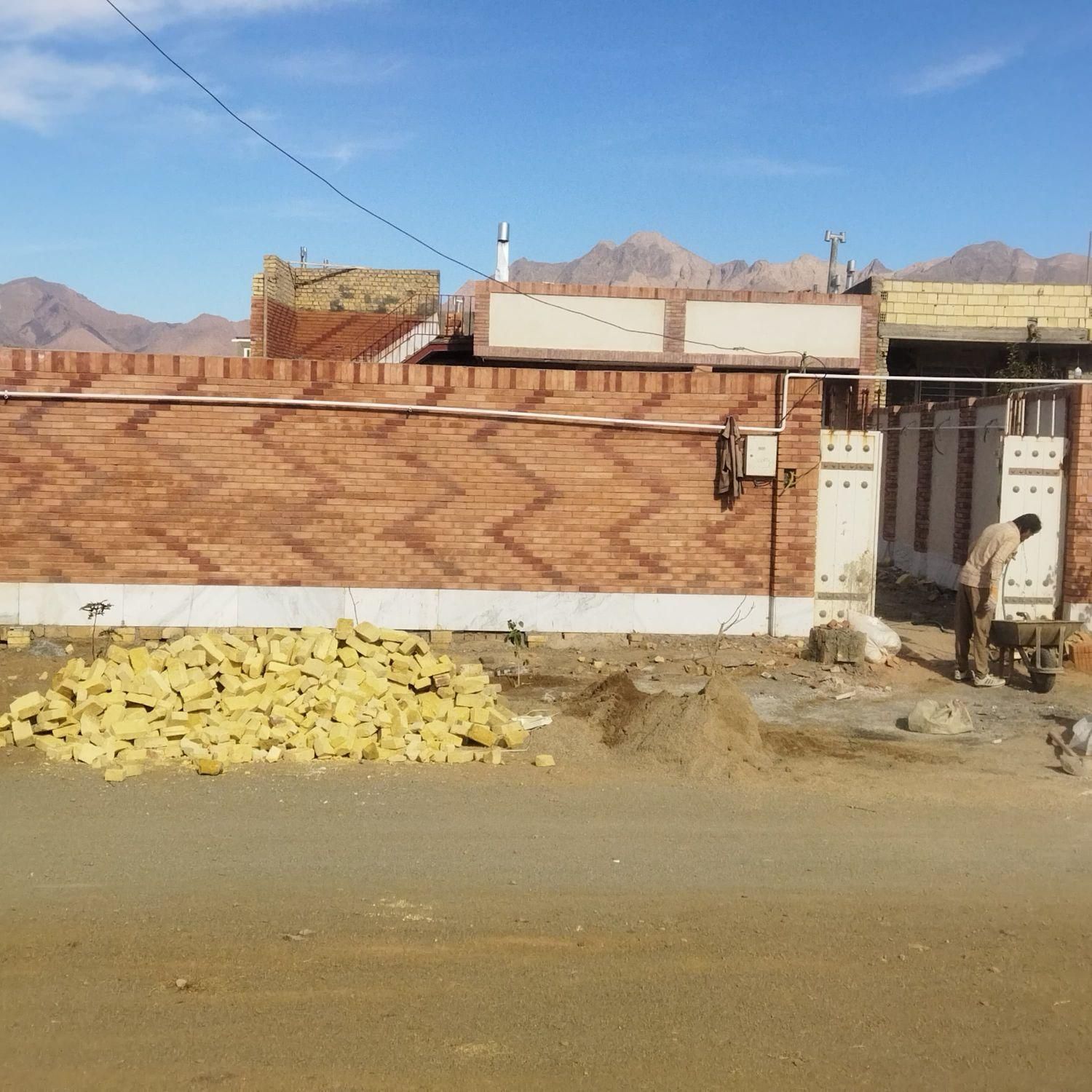 نیازمند کارگر ملاتکش و اکیپ روکار چین 5سانتی|استخدام معماری، عمران و ساختمانی|یزد, |دیوار
