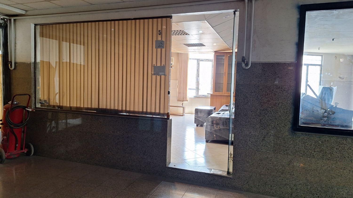 فروش یا اجاره اداری ۲۸ متری در شهرک امام خمینی|فروش دفتر کار، اتاق اداری، مطب|تهران, شادآباد|دیوار