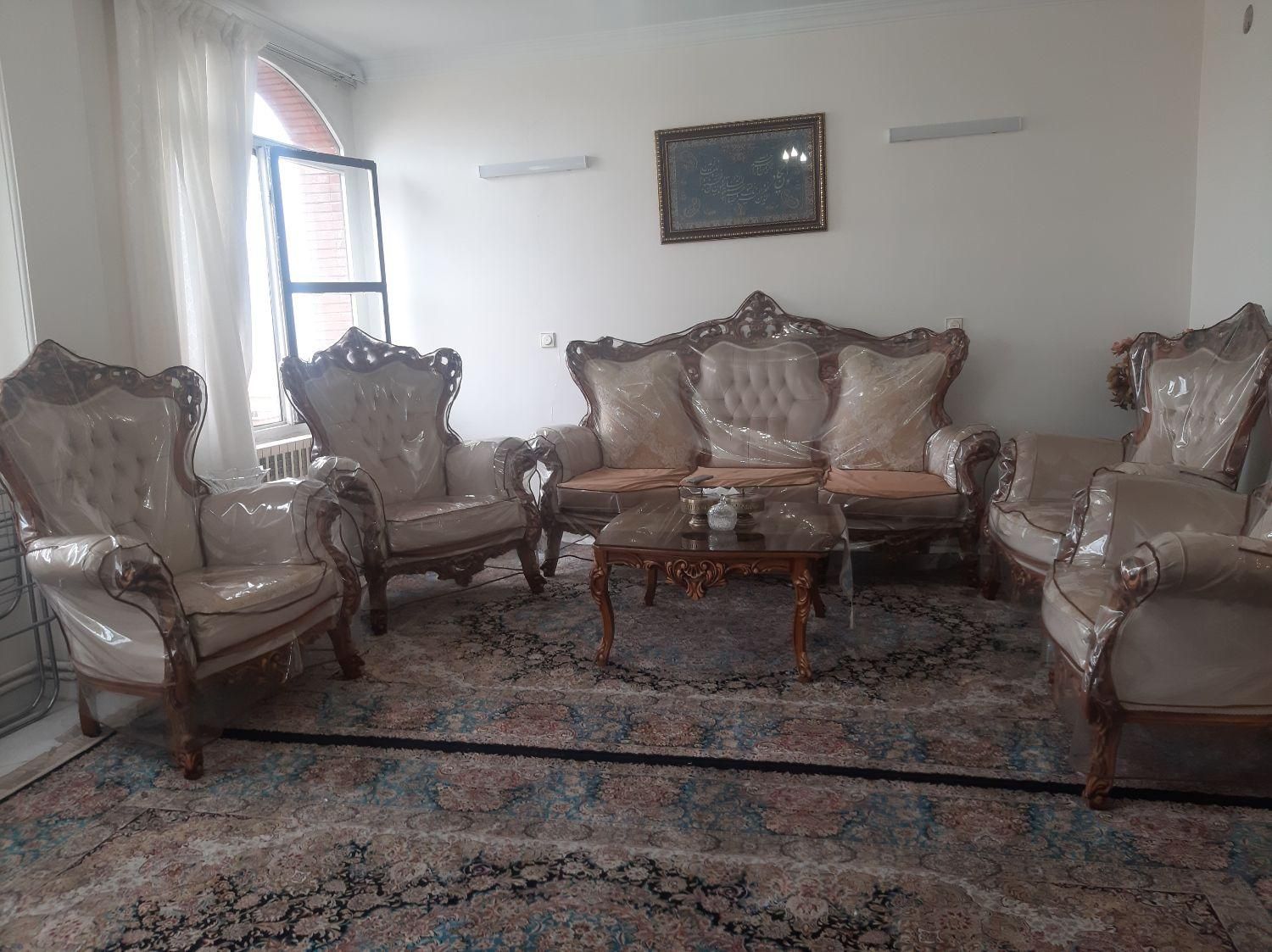 مبل  کلاسیک ۹ نفره|مبلمان خانگی و میز عسلی|تهران, مینی‌سیتی (شهرک نفت)|دیوار