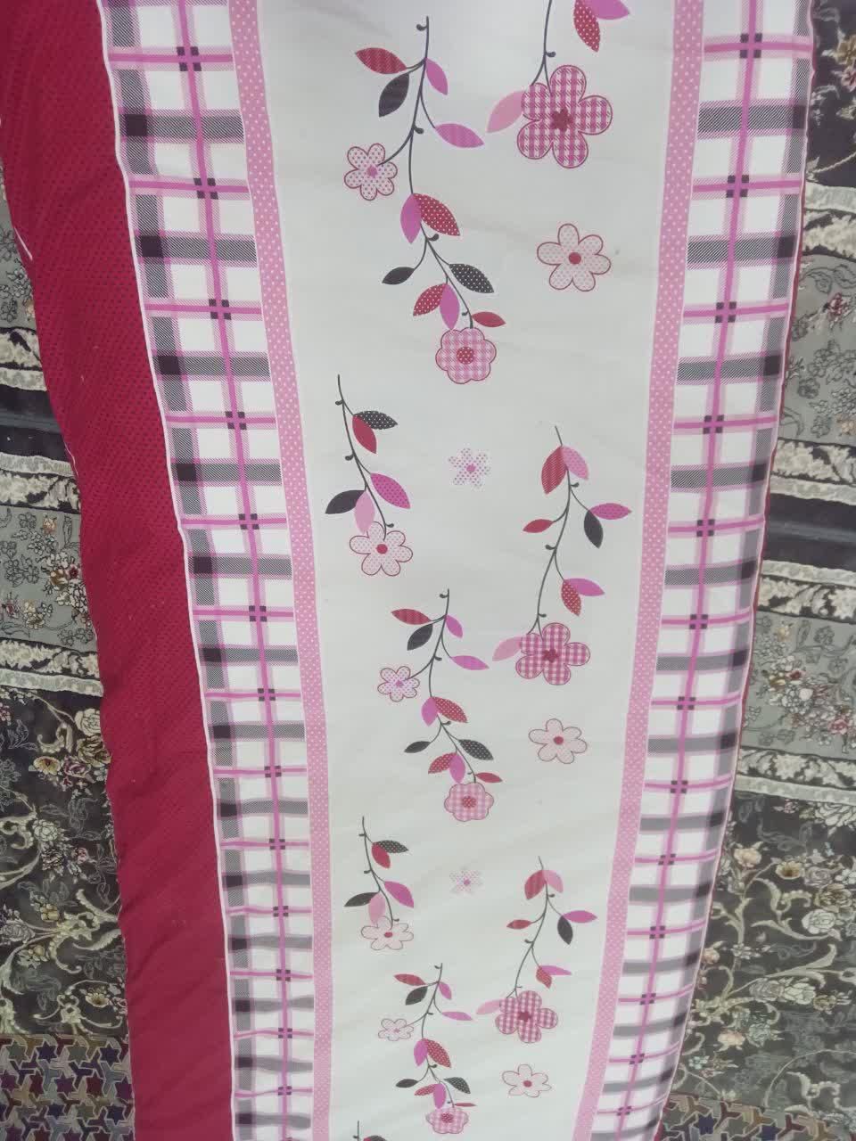 یک تشک دو نفره و ۲تا یک نفره|رختخواب، بالش، پتو|آران و بیدگل, |دیوار