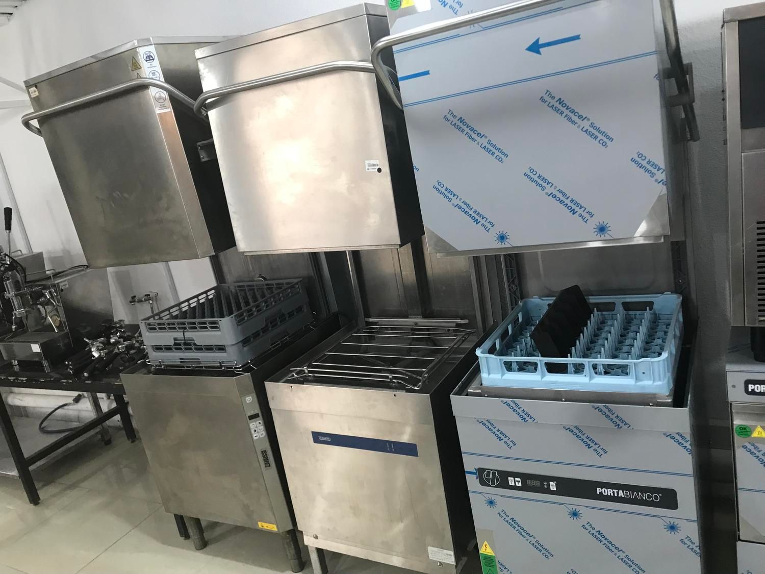 ماشین ظرفشویی هودتایپ زیرکانتری زانوسی الکترولوکس|کافیشاپ و رستوران|تهران, اتحاد|دیوار