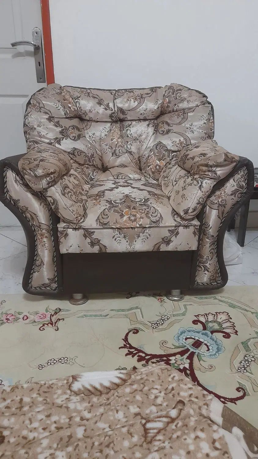 مبلمان هفت نفره|مبلمان خانگی و میز عسلی|رشت, گلسار|دیوار