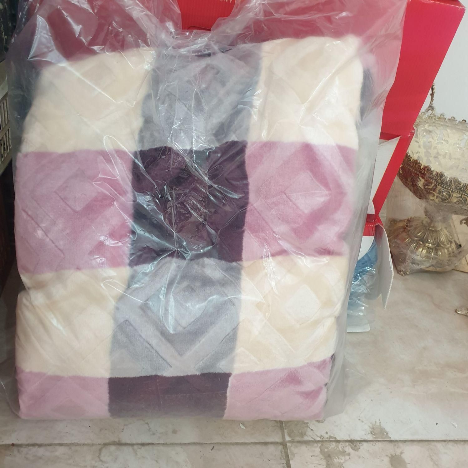 پتو های ژله ای و ساده|رختخواب، بالش، پتو|ارومیه, |دیوار