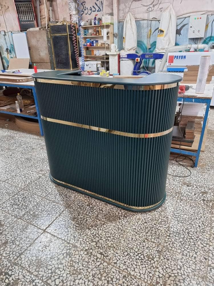 تخت فیشیال. ترولی. آینه چرخدار. پاف. میز ناخن|آرایشگاه و سالن‌های زیبایی|ماهدشت, |دیوار