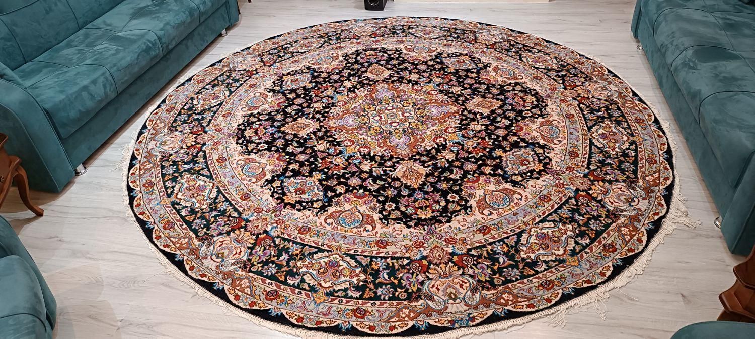 فرش گرد دستباف سالاری قطر ۳متر.   بالای ۴۰رج|فرش|تبریز, |دیوار