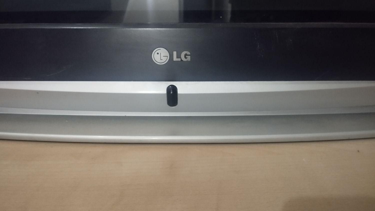 یک عدد تلویزیون الی جی اصل 21|تلویزیون و پروژکتور|باقرشهر, |دیوار