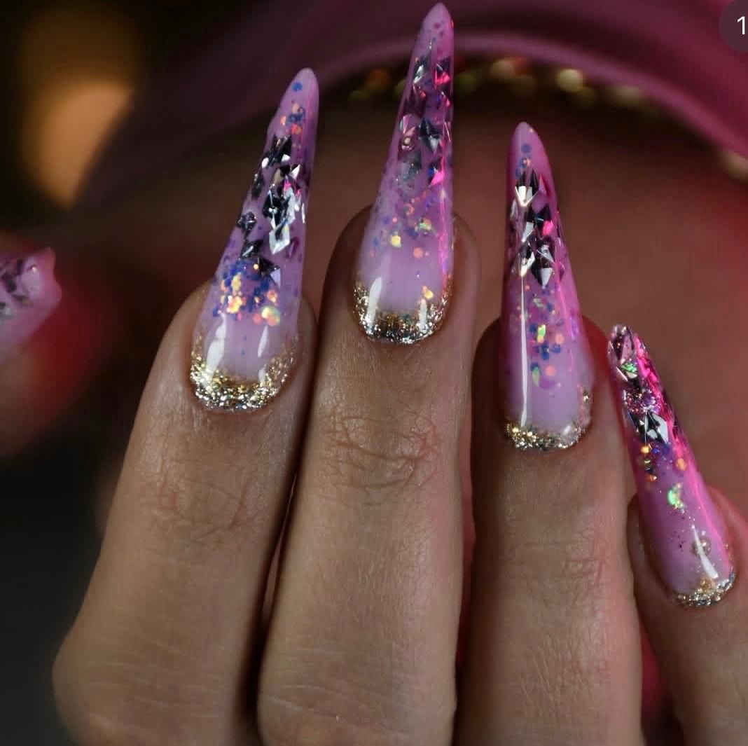 خدمات و اموزش کاشت ناخن اموزش بافت مو اکستنشن مژه|خدمات آرایشگری و زیبایی|فردیس, فردیس|دیوار