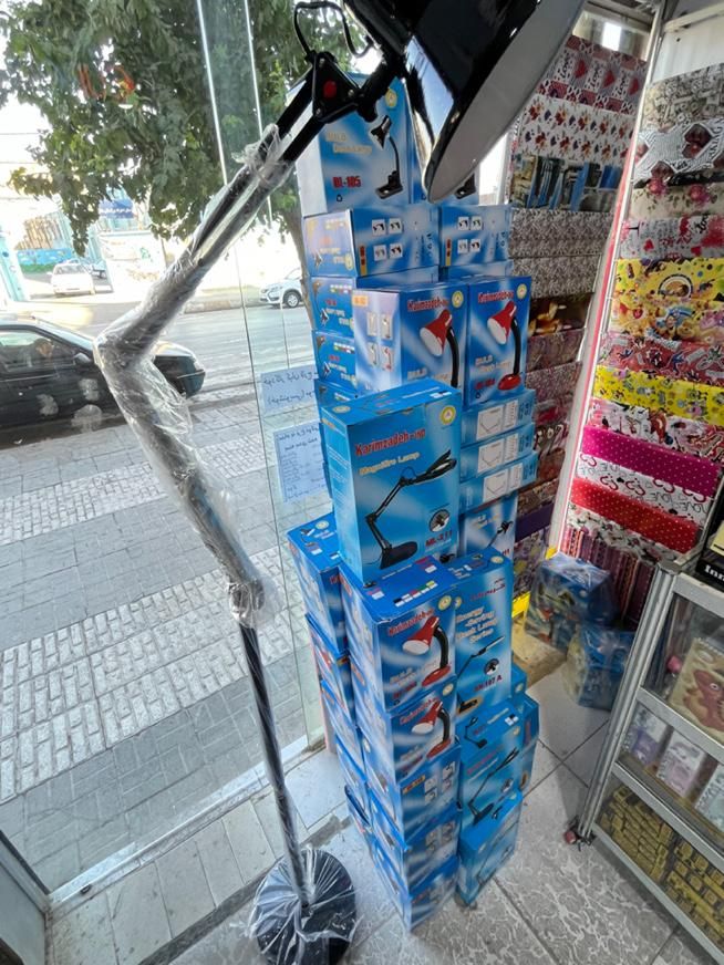 چراغ مطالعه و ذره بین و پایه دار مهندسی آرایشی|لوازم التحریر|کرمانشاه, |دیوار