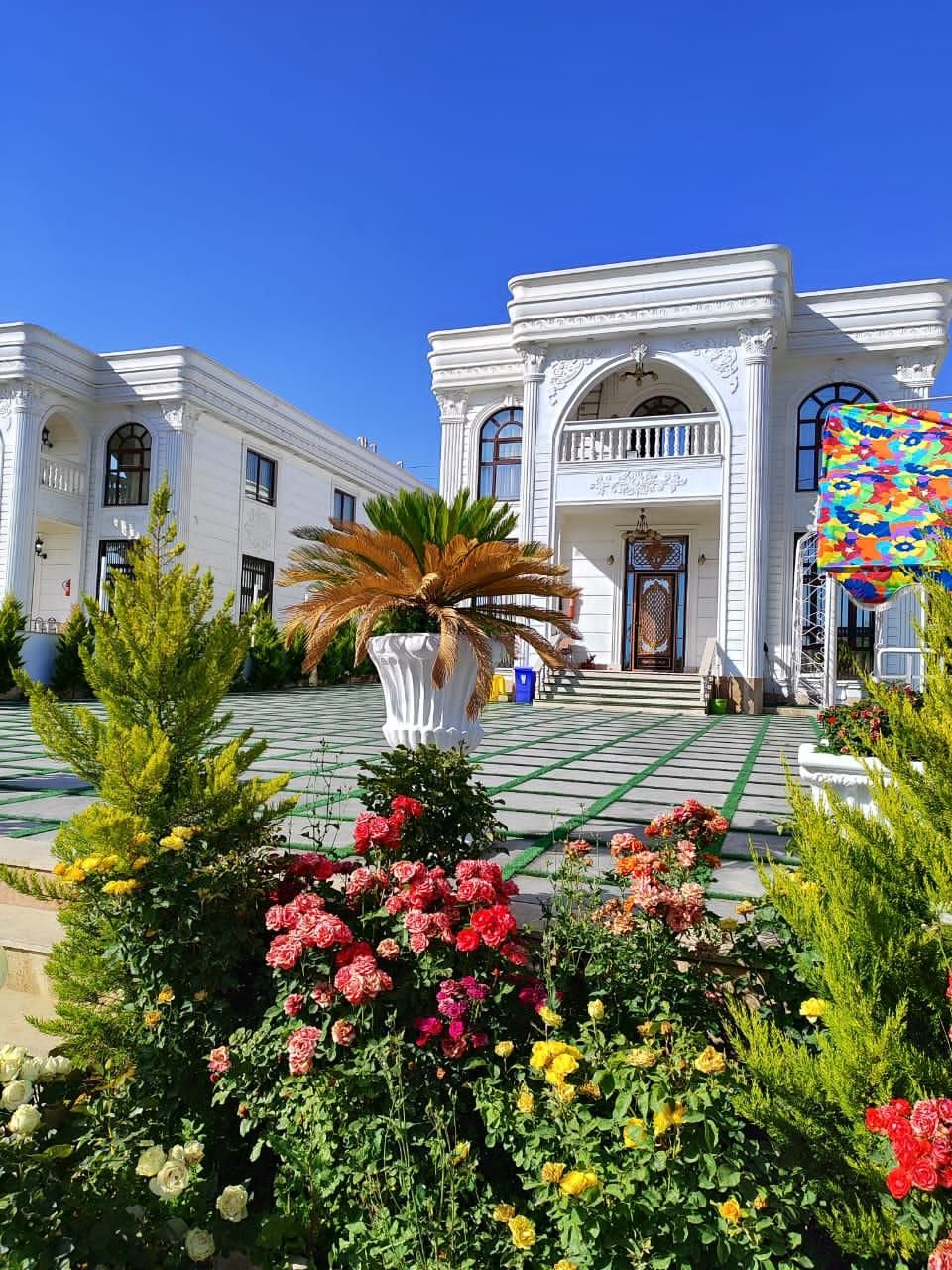 عمارت سه قلوی سفید|اجارهٔ کوتاهمدت ویلا و باغ|فردیس, |دیوار