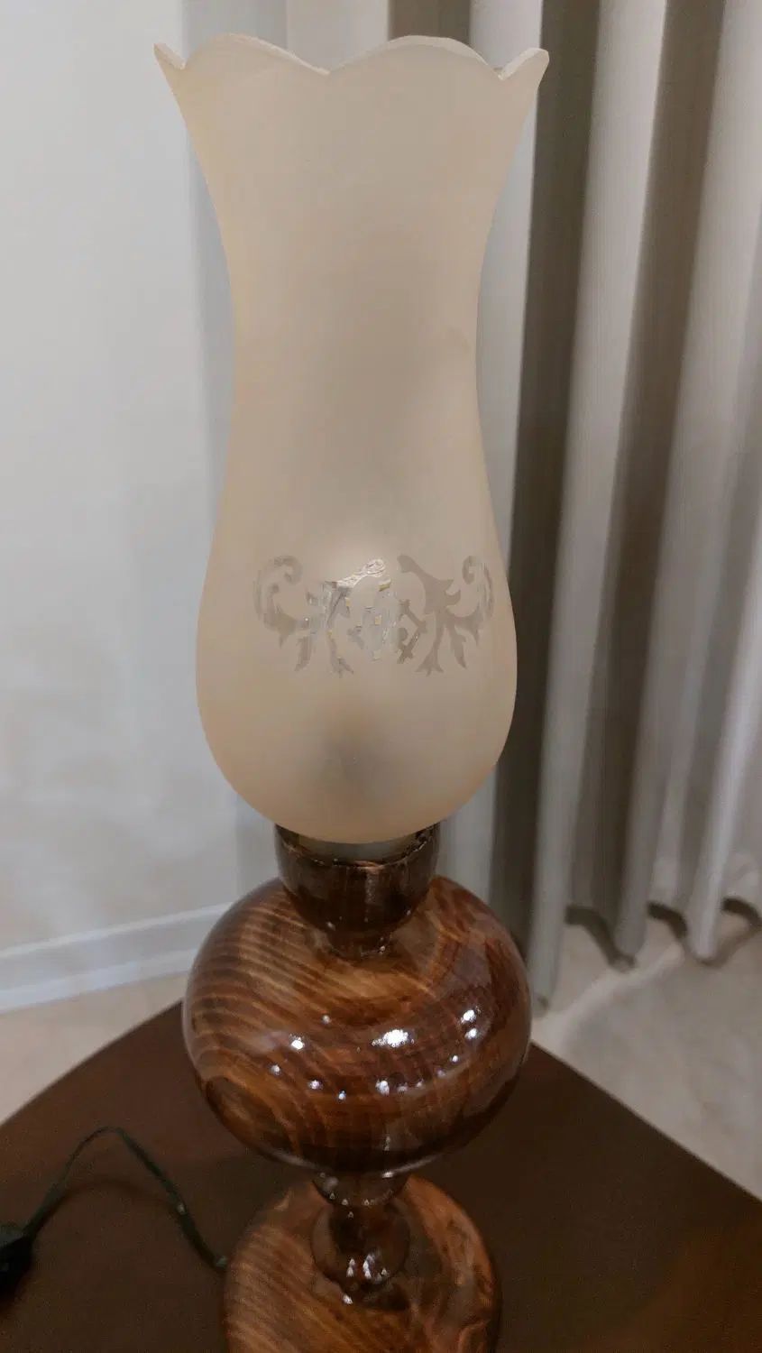شمعدان چوبی برقی طرح گرد سوز آنتیک خراطی شده|چراغ خواب و آباژور|تهران, جنت‌آباد جنوبی|دیوار