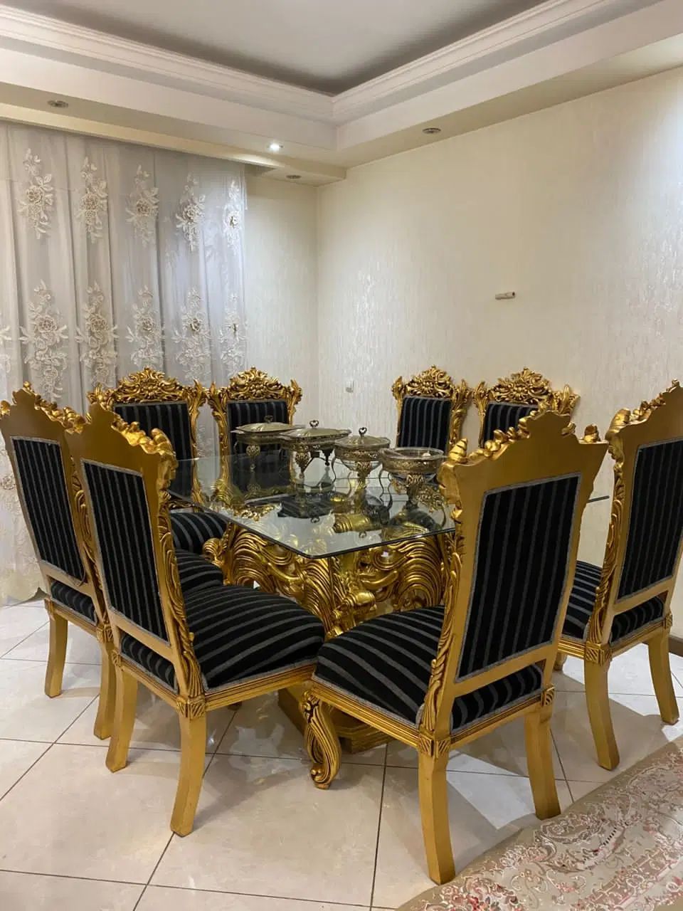 مبلمان ۹نفره به همراه میزغذاخوری ۸نفره+ویترین|مبلمان خانگی و میز عسلی|تهران, دریاچه شهدای خلیج فارس|دیوار
