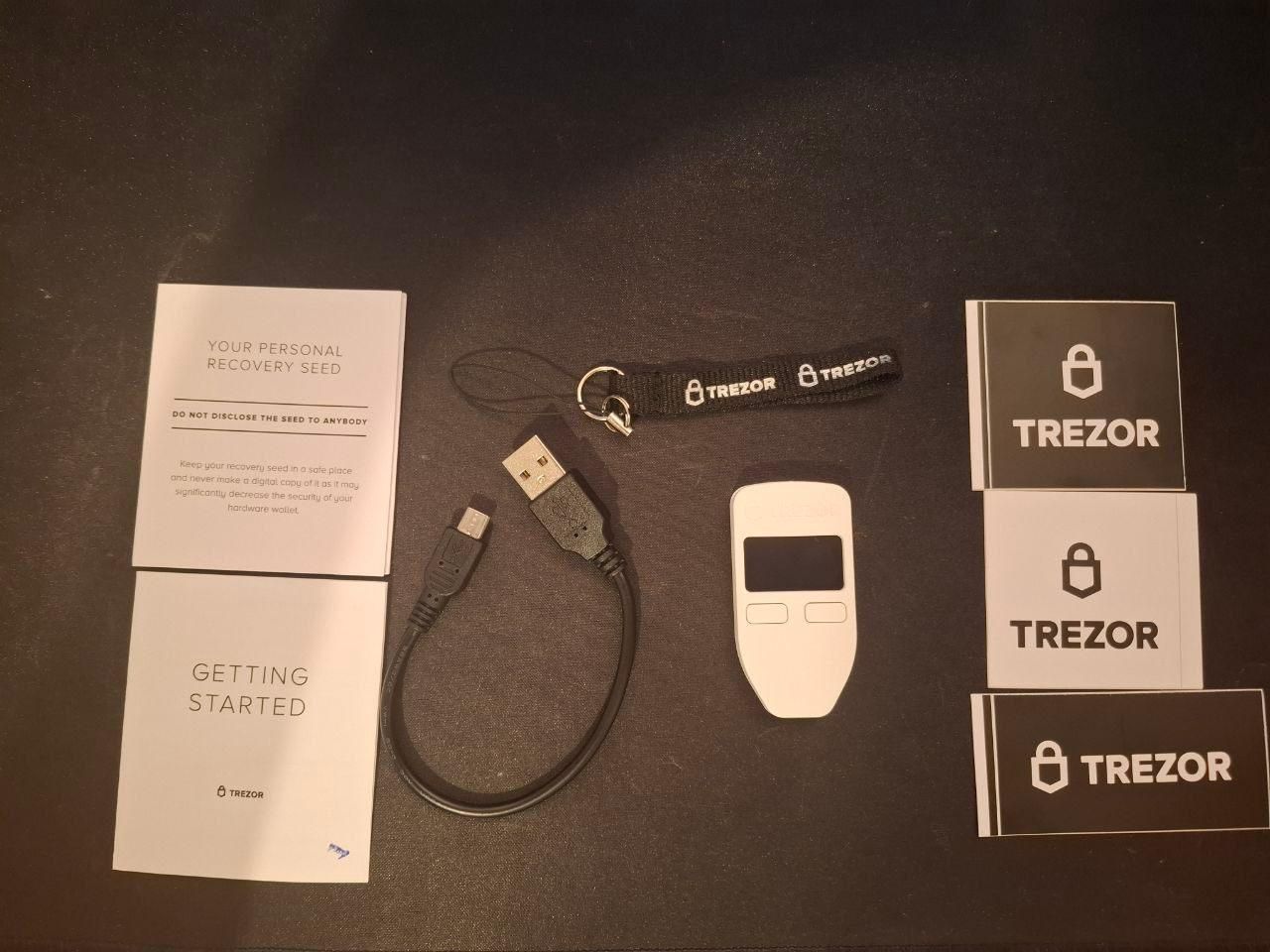 کیف پول ارز دیجیتال Trezor model one|قطعات و لوازم جانبی رایانه|تهران, نیاوران|دیوار