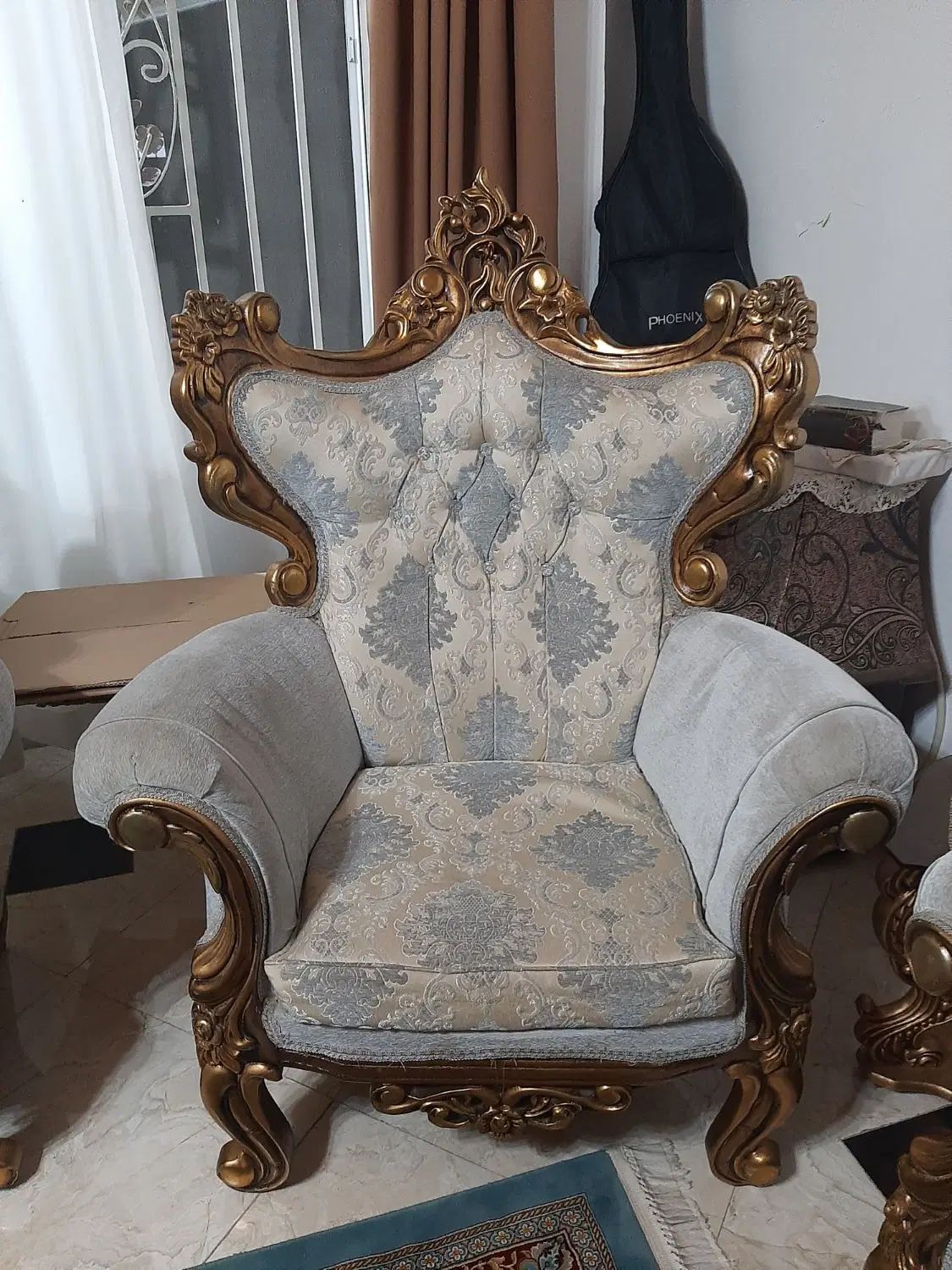 مبل سلطنتی ۷ نفره همراه با میز عسلی جنس چوب|مبلمان خانگی و میز عسلی|کلارآباد, |دیوار