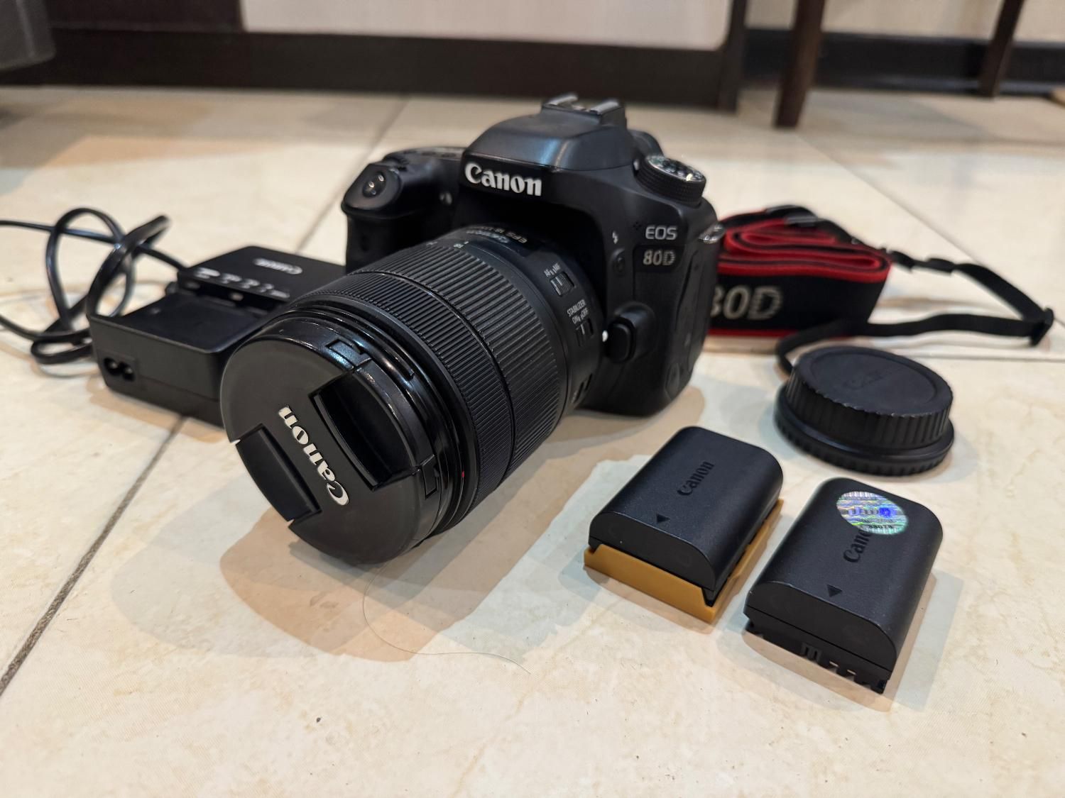 دوربین canon 80d به همراه لنز ۱۸.۱۳۵ و باطری اضافه|دوربین عکاسی و فیلم‌برداری|تهران, بلوار کشاورز|دیوار