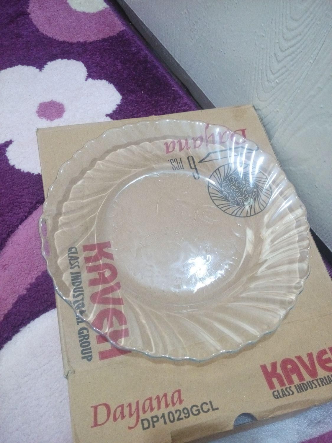 تعدادی ظروف شیشه ای نو داخل کارتون|ظروف سرو و پذیرایی|نسیم‌شهر, |دیوار