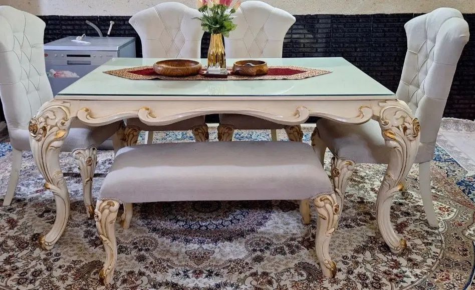 میز غذا خوری رنگ کرم بدون آسیب مدل کلاسیک|میز و صندلی غذاخوری|کرمان, |دیوار