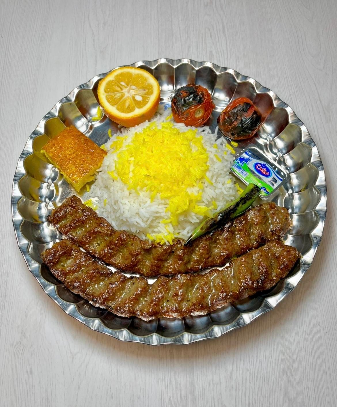 تعدادی نیرو جهت تهیه غذا|استخدام خدمات فروشگاه و رستوران|تهران, مسعودیه|دیوار