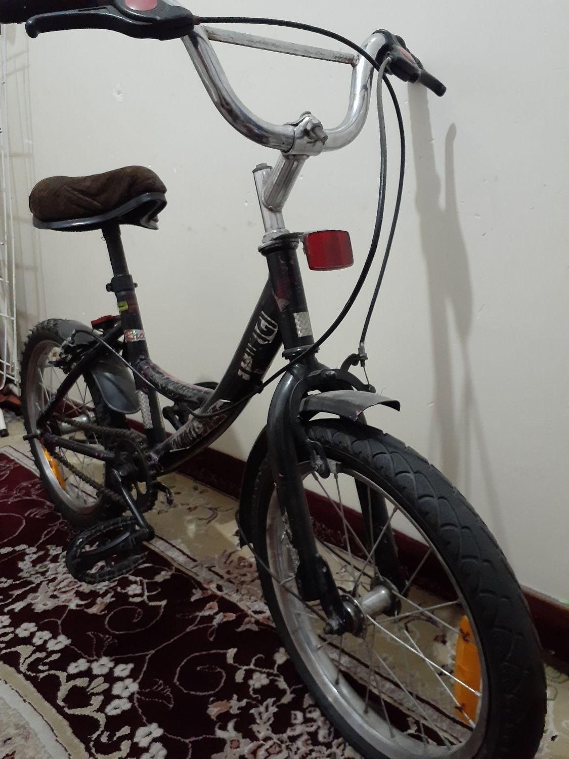 دوچرخه ۱۶|دوچرخه، اسکیت، اسکوتر|بومهن, |دیوار