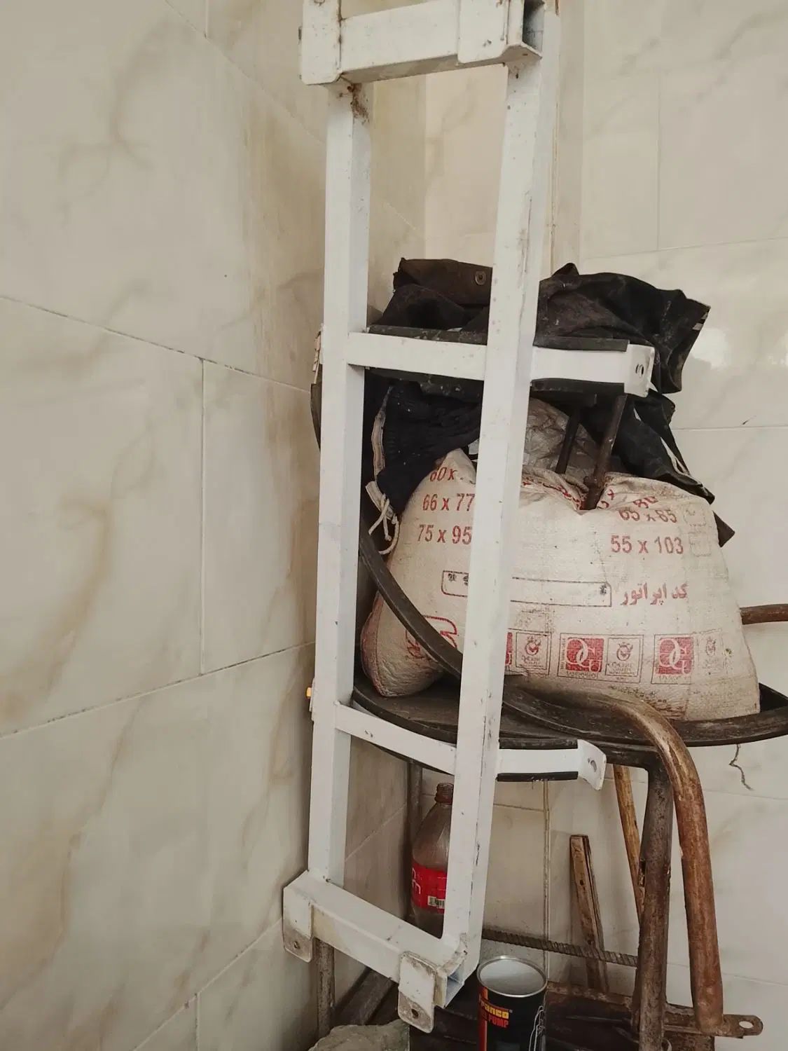 نگهدارنده یا جای کپسول گاز بزرگ سالم در حد نو|قطعات یدکی و لوازم جانبی|اصفهان, ارداجی|دیوار