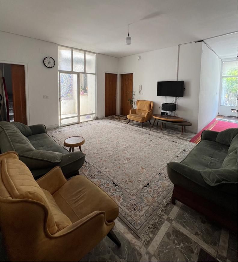 خوابگاه دخترانه ایراندخت جنب مترو ستاد|اجارهٔ کوتاه‌مدت آپارتمان و سوئیت|شیراز, زند|دیوار