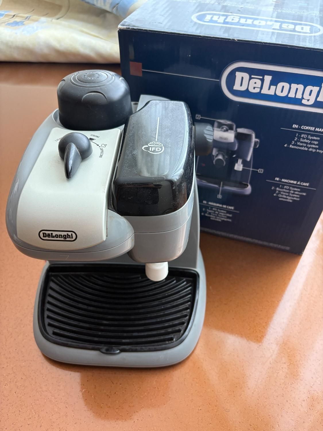 اسپرسوساز دلونگی مدل EC8|سماور، چایساز، قهوهساز|اصفهان, نقش جهان|دیوار