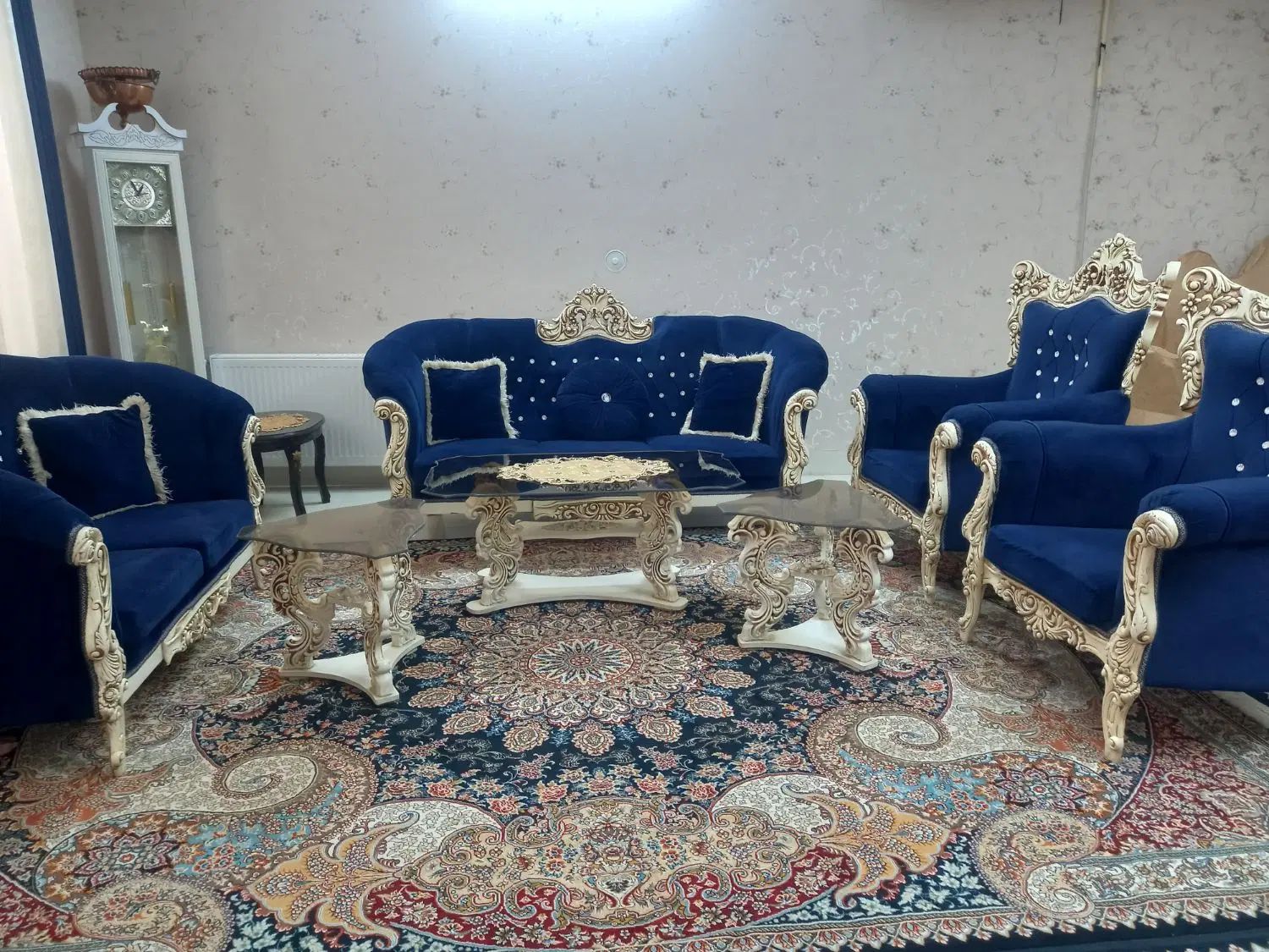 یک دست مبل هفت نفره همراه با میزعسلی درحدنو|مبلمان خانگی و میز عسلی|کاشان, قطب راوندی|دیوار