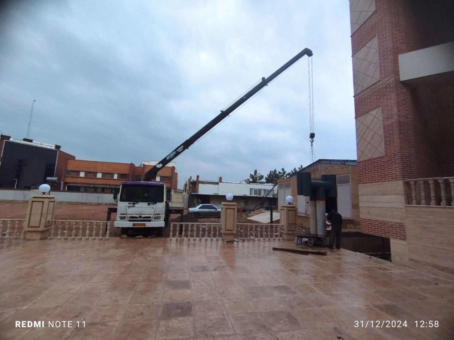 خدمات شبانه روزی جرثقیل 5 تن کفی|خدمات حمل و نقل|کرمان, |دیوار