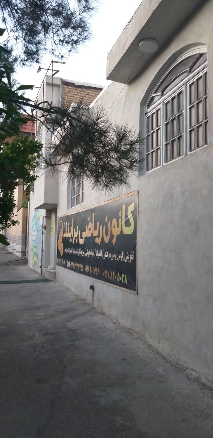 ویلایی دربست ورودی شهرک گلستان مناسب انواع مشاغل|اجارهٔ دفتر کار، اتاق اداری، مطب|شیراز, شهرک گلستان|دیوار