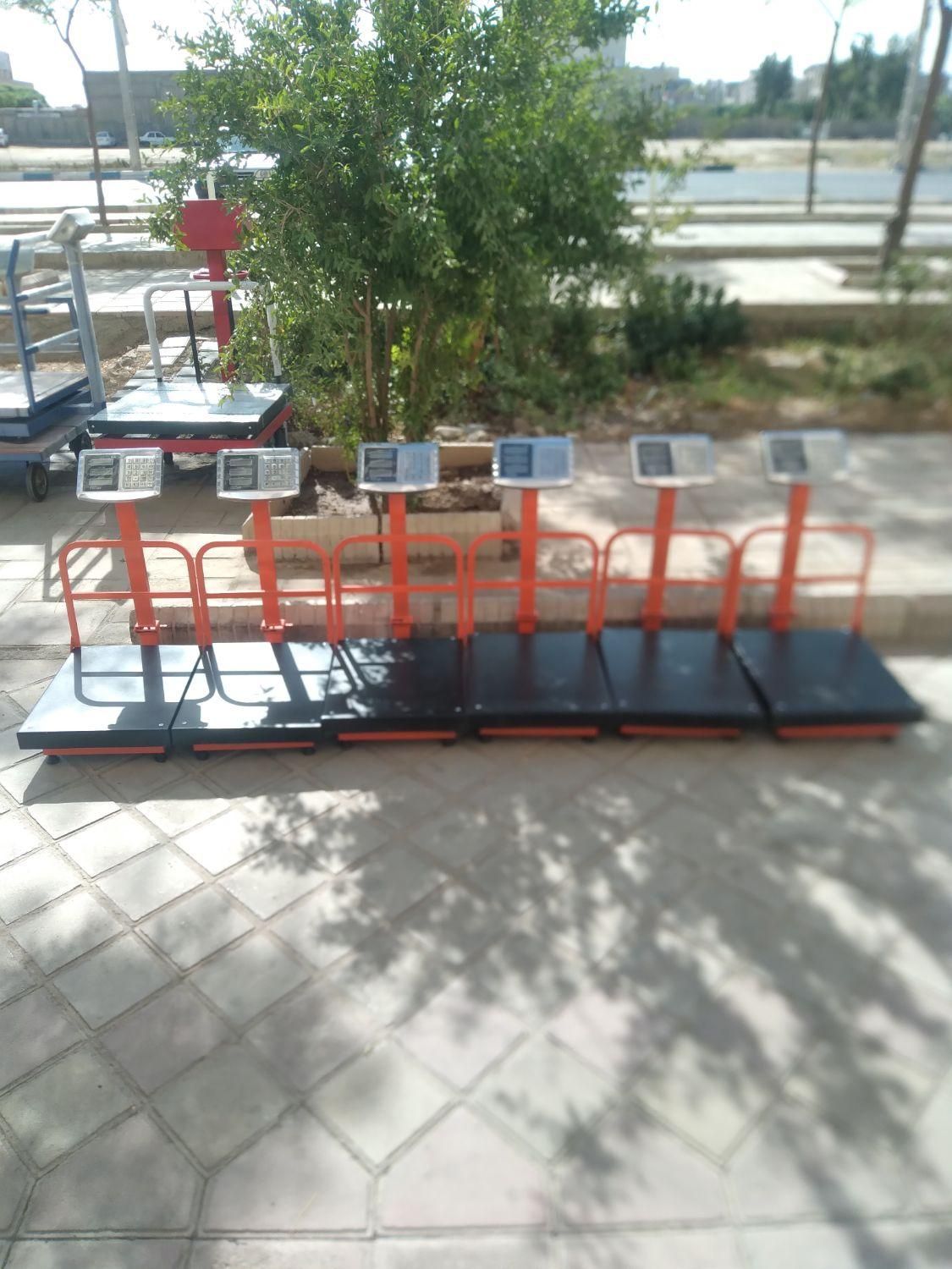 باسکول ۳۰۰کیلویی نمایشگر استیل و گاردار|فروشگاه و مغازه|پاکدشت, پاکدشت (مامازند)|دیوار