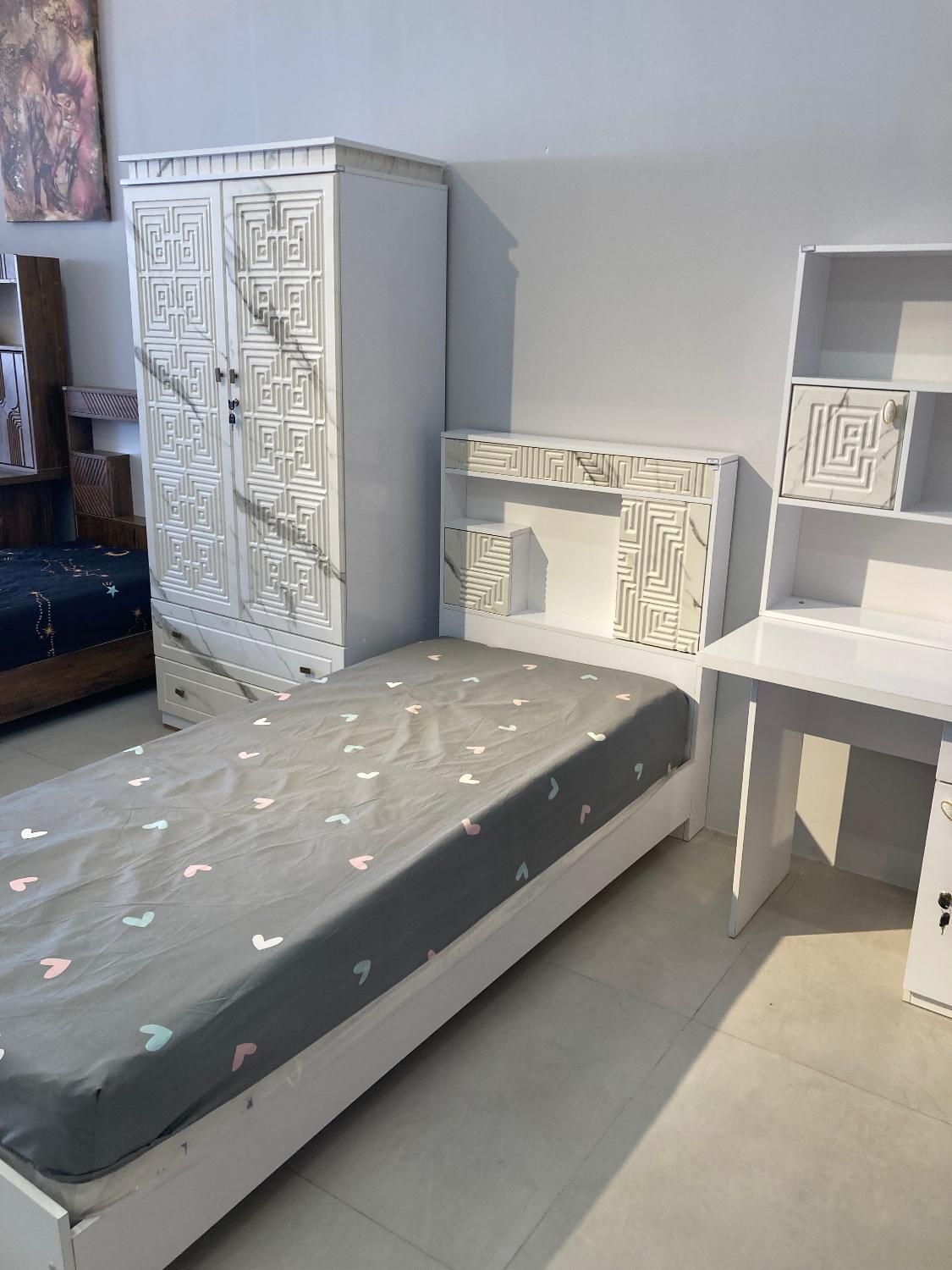 تخت نوجوان و جوان|تخت و سرویس خواب|شیراز, شهرک گلها|دیوار