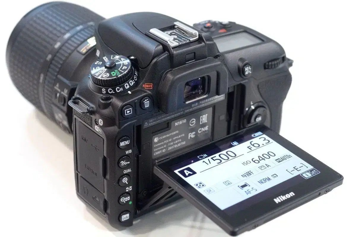 دوربین d7500 nikonمیکروفن یقه ای سنهایزرSennheiser|دوربین عکاسی و فیلم‌برداری|تهران, فلسطین (میدان انقلاب)|دیوار