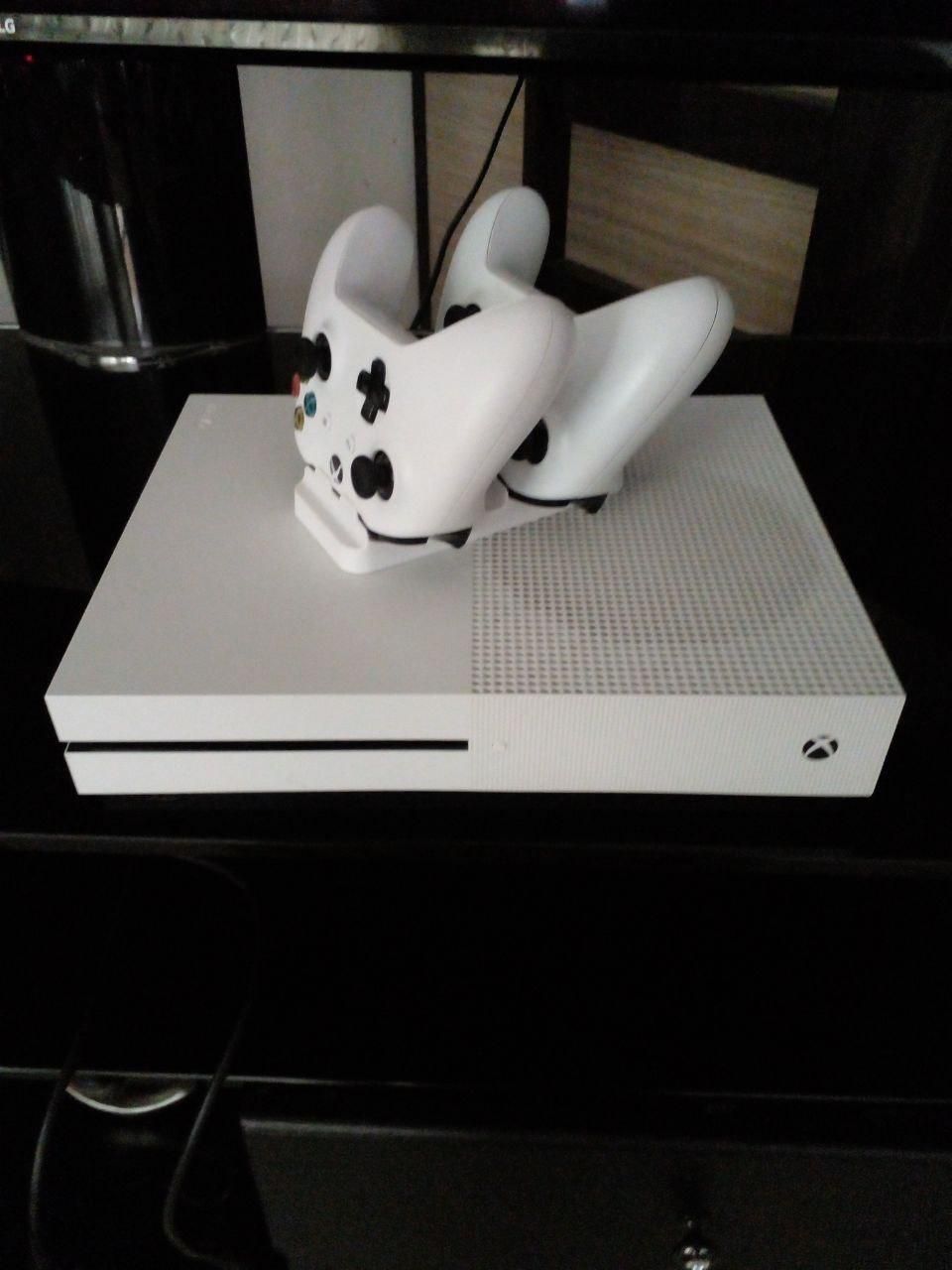 ایکس باکس وان اس دو‌دسته یک ترا xbox one sکینکت|کنسول، بازی ویدئویی و آنلاین|اصفهان, برازنده|دیوار