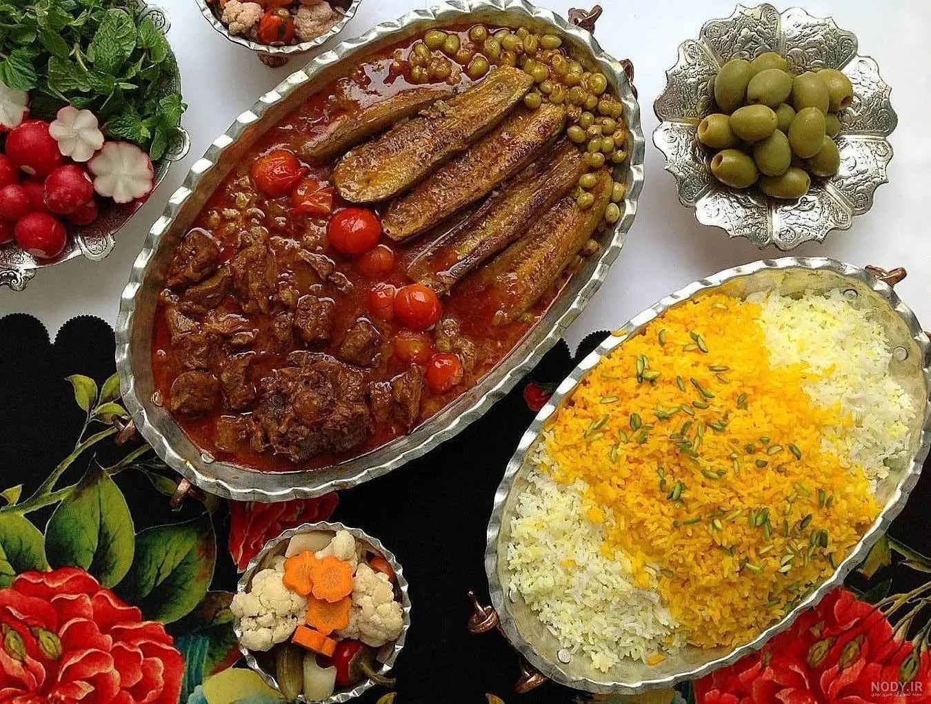 رستوران کارگرساده ‌ی خدماتی فوری باحقوق بالا|استخدام خدمات فروشگاه و رستوران|تهران, ولنجک|دیوار