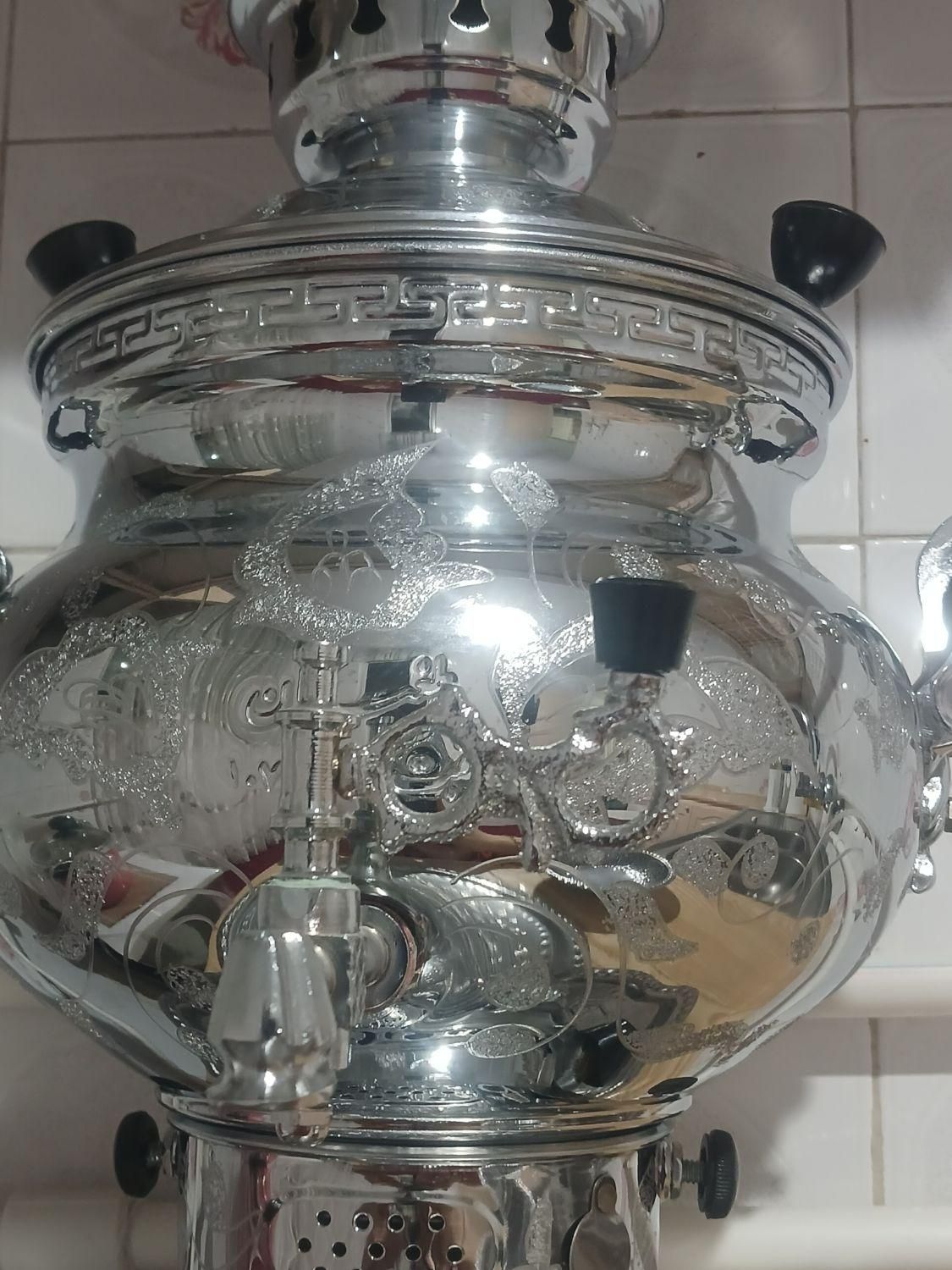 یک عدد سماور استیل درجه یک با طرح های بر جسته|سماور، چای‌ساز، قهوه‌ساز|مشهد, آزادشهر|دیوار