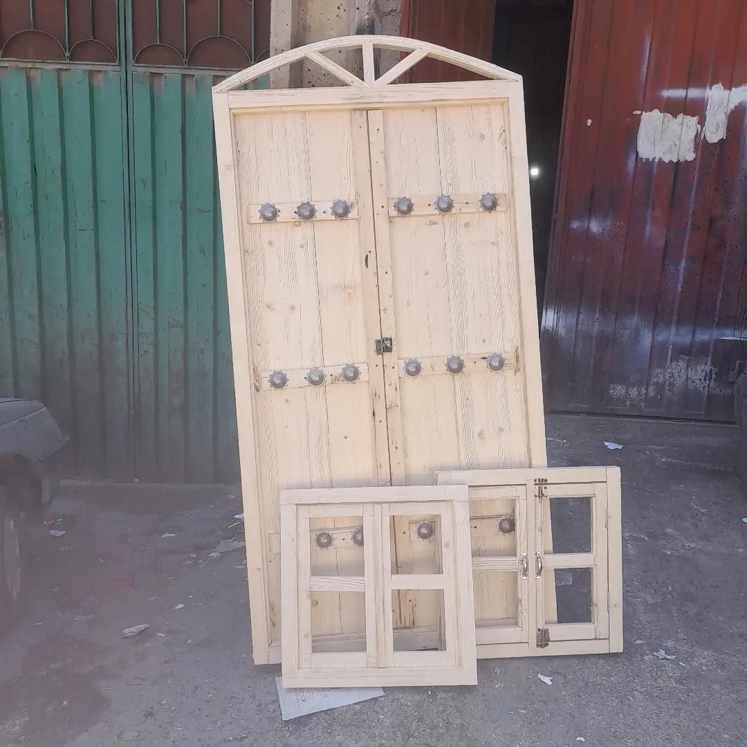 ساخت انواع در و پنجره‌ای چوبی|خدمات پیشه و مهارت|سنندج, |دیوار